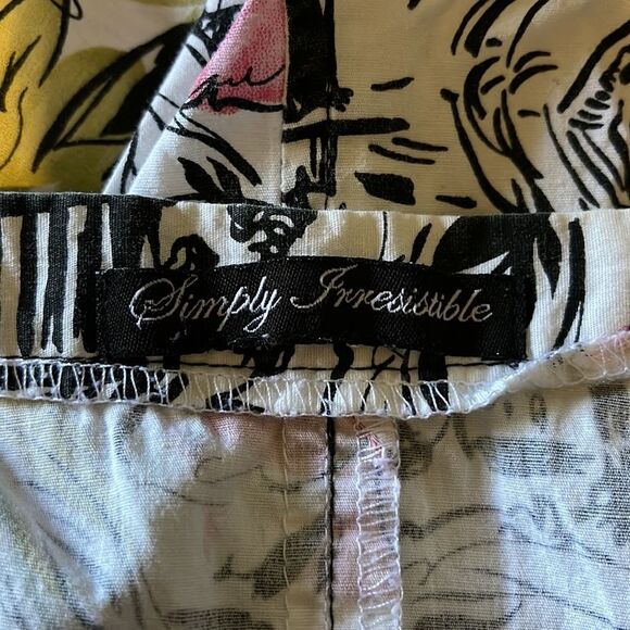 Simply Irresistible Circle Skater Skirt Floral Graffiti Pattern 30 Inch Waist - Picture 14 of 14